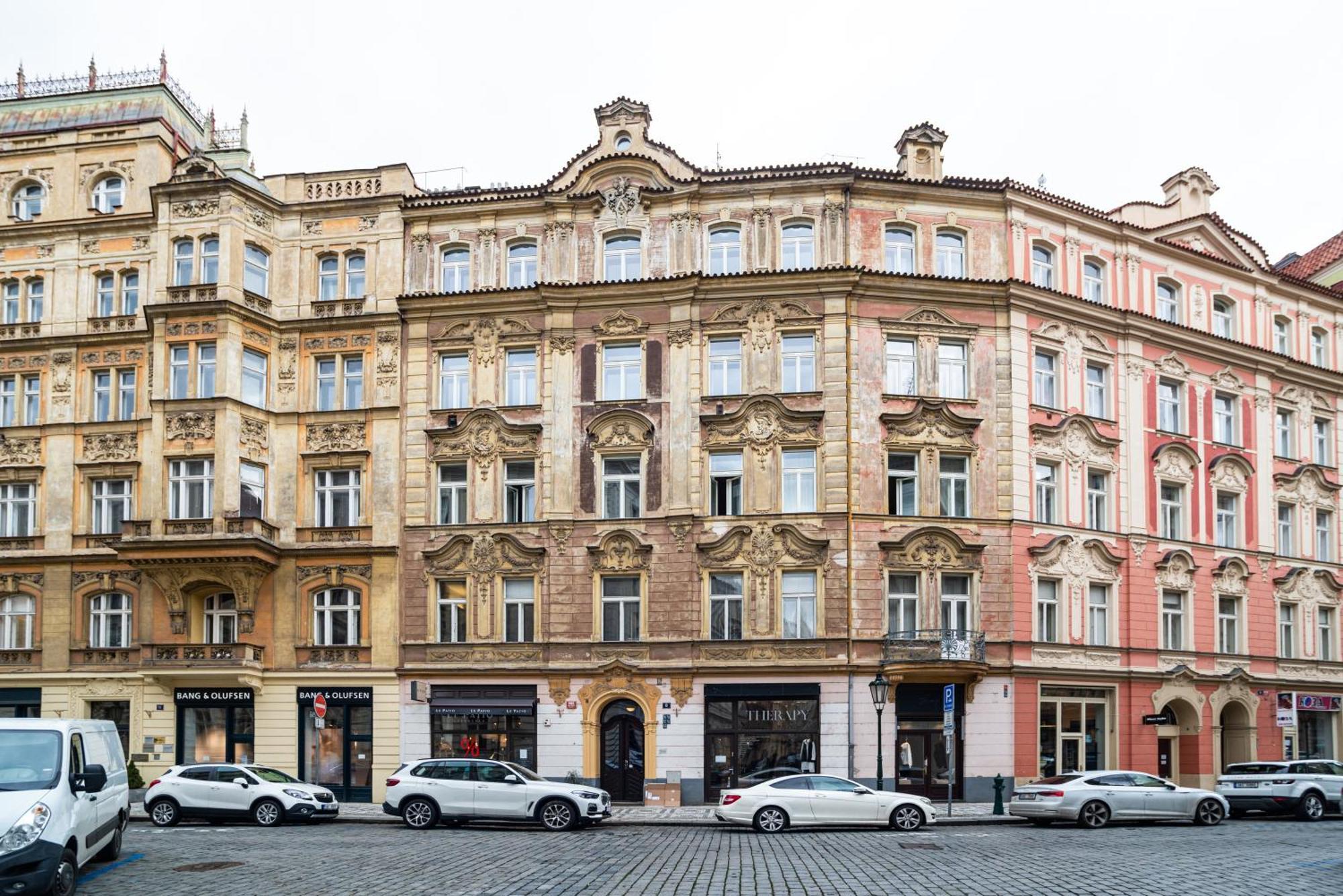 Quiet In The Old Town Praga