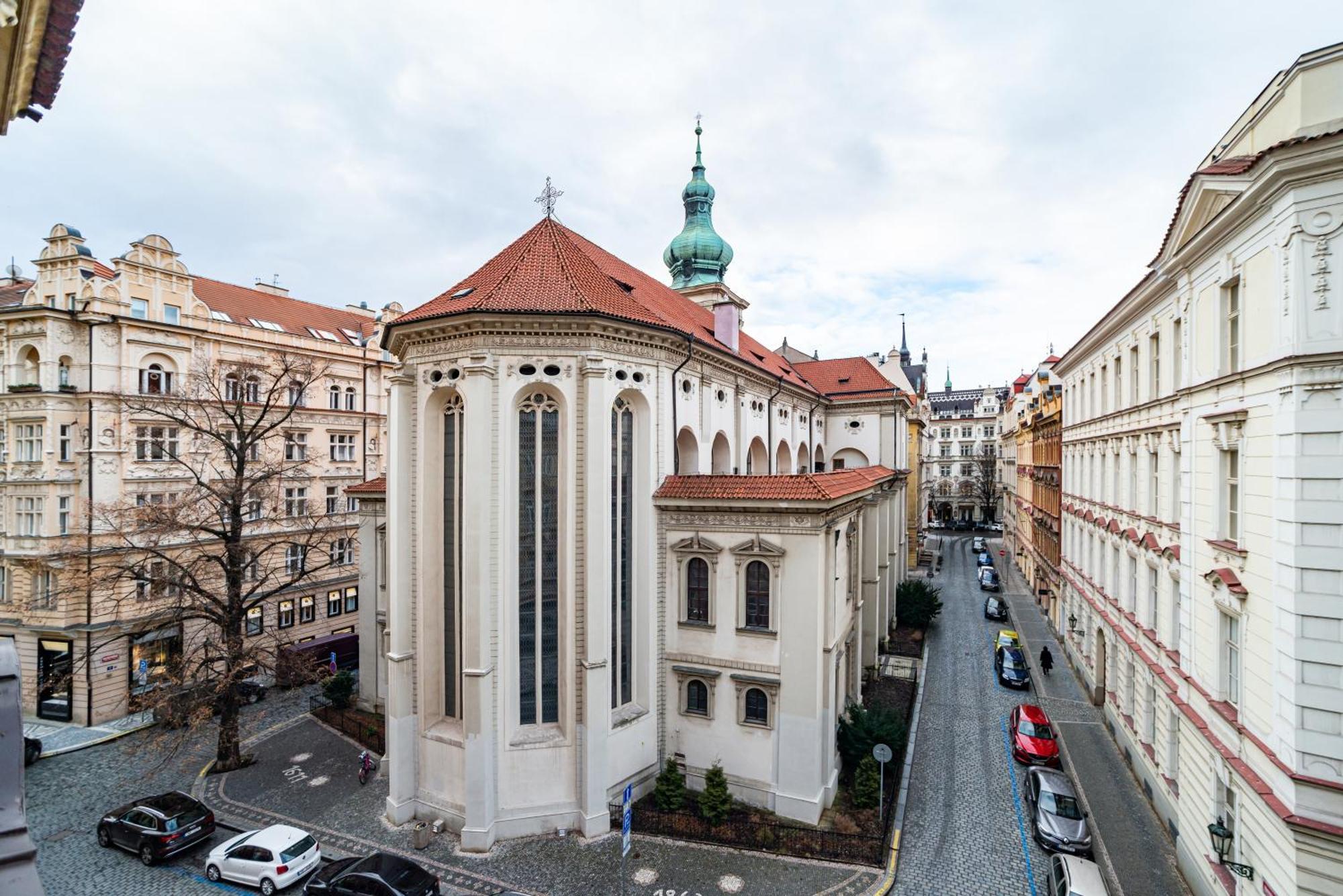 Quiet In The Old Town Praga