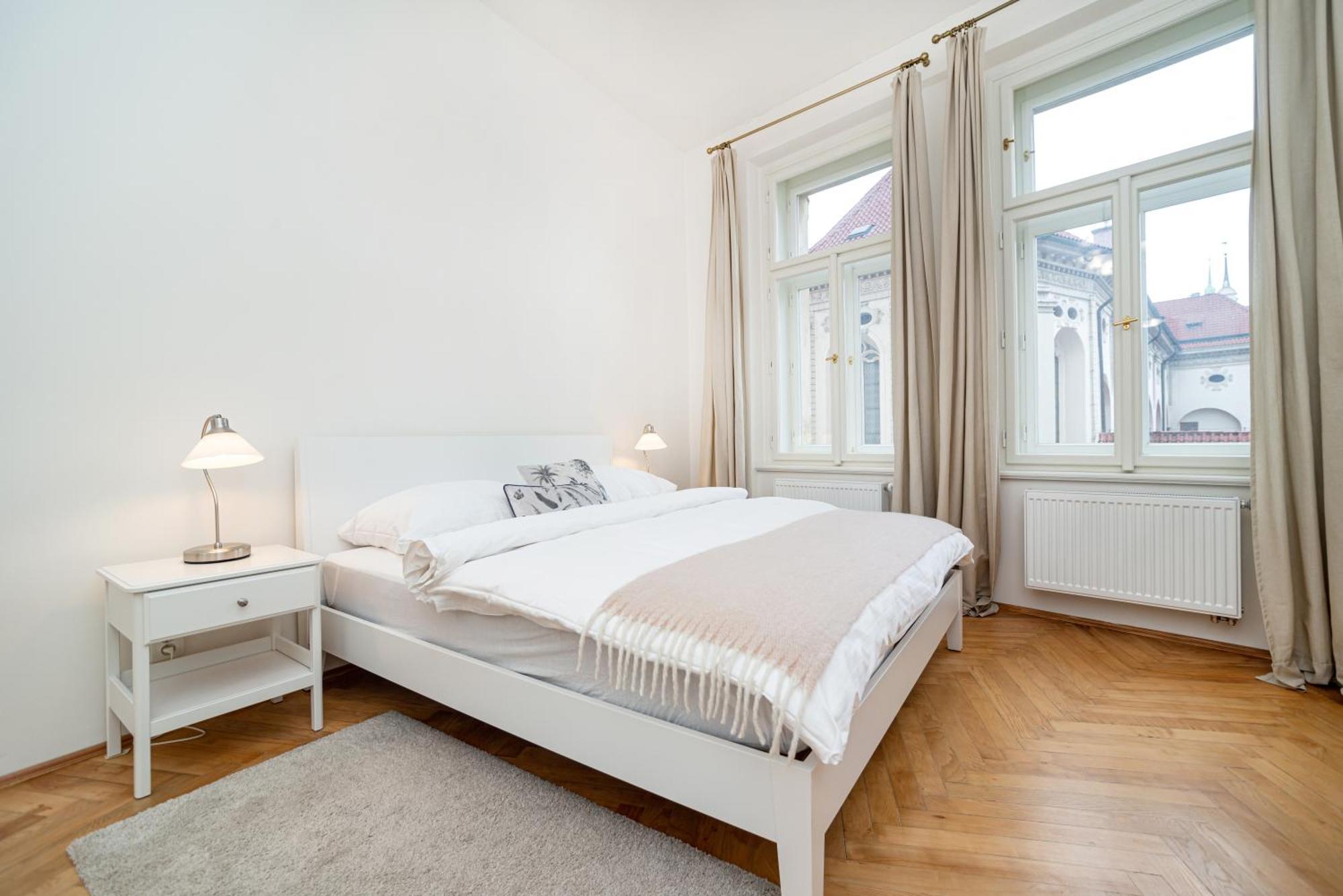 Quiet In The Old Town Apartment *